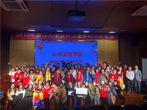 2018迎新晚会合影.jpg